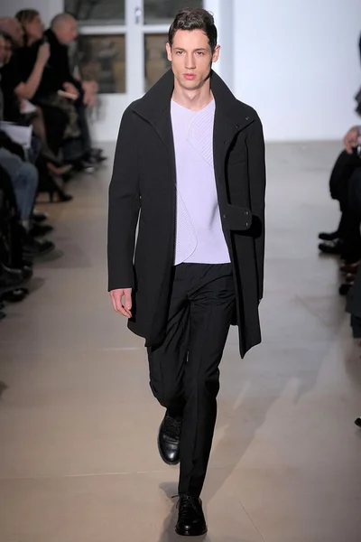 Look 32